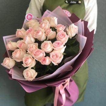 Бело-розовые розы 60 см (Россия) артикул букета  8136